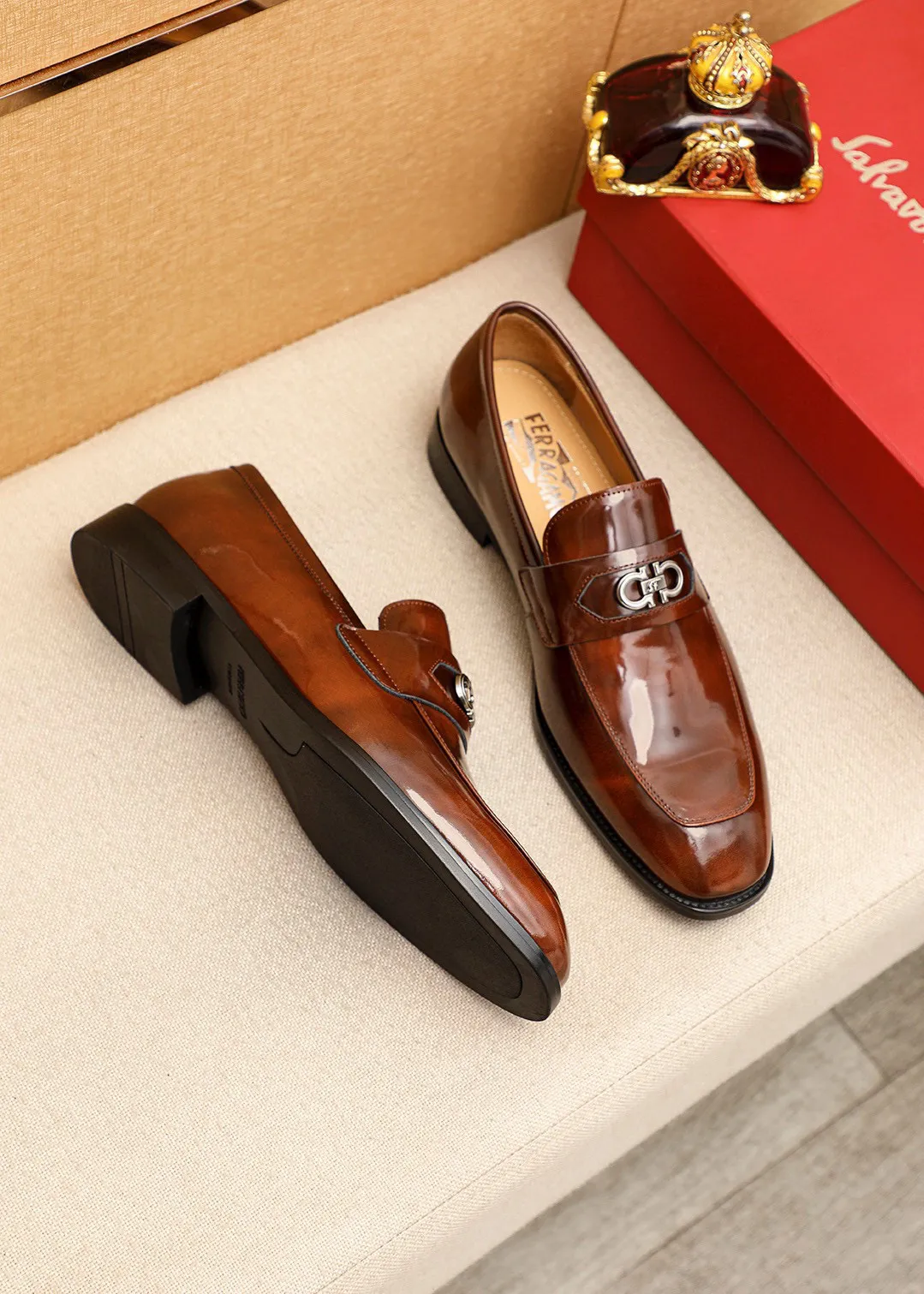 Men's shoes💰460💰 Product trademark: Ferragamo "Ferragamo" casual leather shoes Regular size: 38-44 (45🉑️customized) Product materials: Selected imported first-layer open-edge beaded cowhide leather upper + luxury hardware buckle, imported water-dyed cowhide leather lining. Strong three-dimensional visual effect, original outsole color: 1⃣️color optional